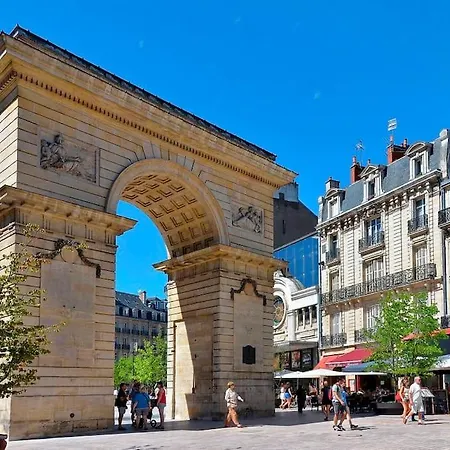Le Petit Potet : 100 M², 6 Prs, 3 Ch, Centre Histo